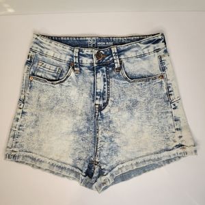 No boundaries High Rise acid wash Shorts. Size 3
